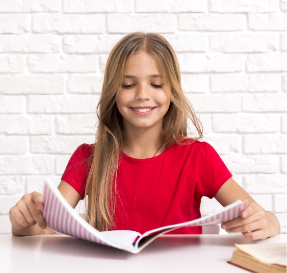 nina-de-11-anos-aprendiendo-ingles